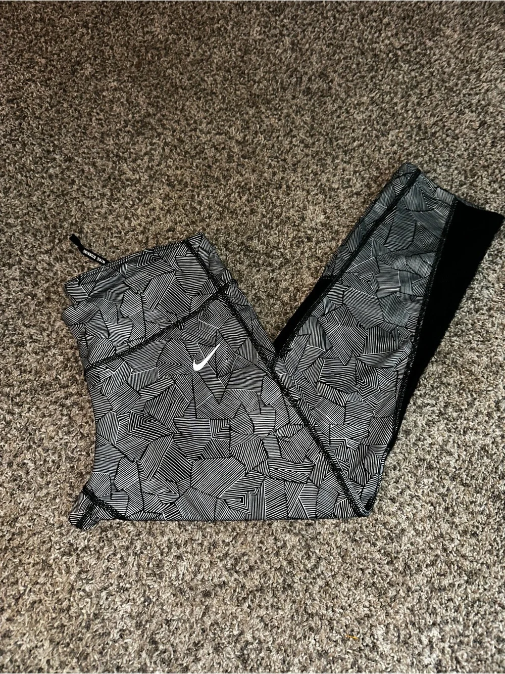Nike Women’s ' Black & White Patterned Athletic Leggings
